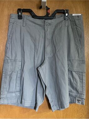 George Men's Gray Cargo Shorts - 10" Inseam. Stretch. At the knee.